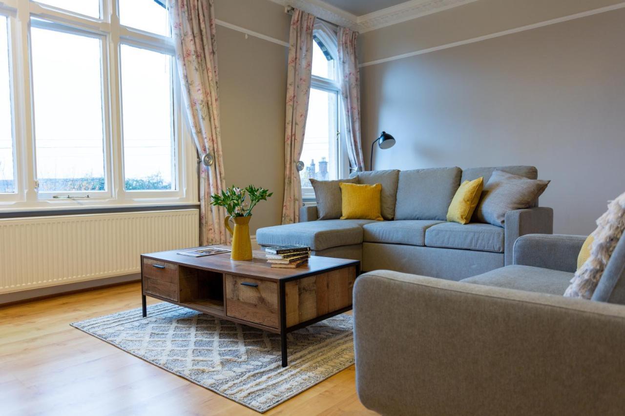 Kings Apartment Честър Екстериор снимка